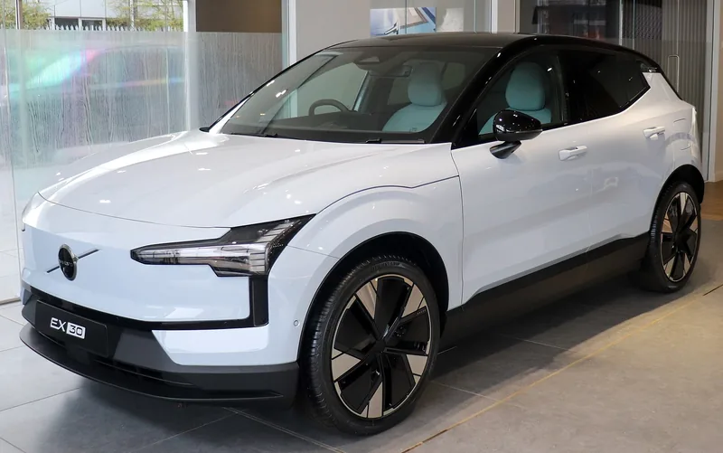 ภาพรถ Volvo EX30 คันจริง ใช้ประกอบการเลือกไซซ์ยางให้ตรงรุ่น