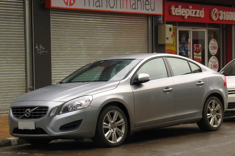 ภาพรถ Volvo S60 รุ่นที่ 2 (2011-2018) คันจริง ใช้ประกอบการเลือกไซซ์ยางให้ตรงรุ่น