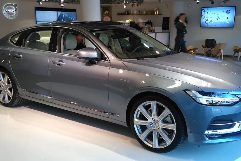 ภาพรถ Volvo S90 ตัวถัง SPA (2017-ปัจจุบัน) คันจริง ใช้ประกอบการเลือกรุ่น