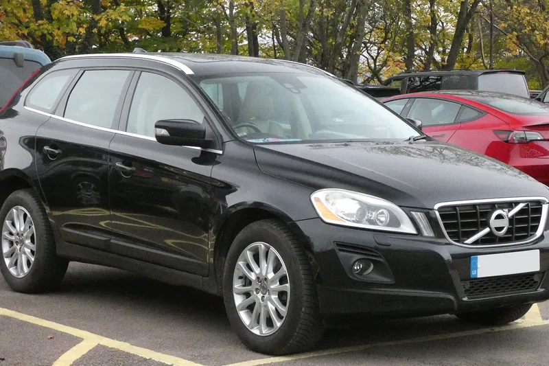 ภาพรถ Volvo XC60 รุ่นแรก (2009-2017) คันจริง ใช้ประกอบการเลือกรุ่น