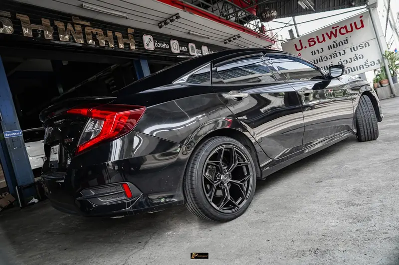 Honda Civic FC หน้าร้าน ป.ธนพัฒน์ รัตนาธิเบศร์ หลังเปลี่ยนล้อและยาง